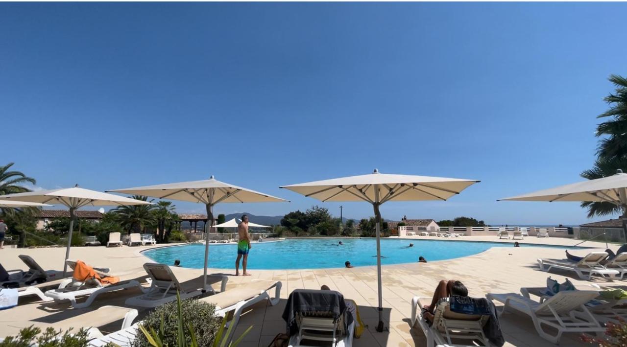 Studio Apartment - Domaine Du Golf Resort รอกเกอบรูน-ซูร์-อาร์ฌ็องส์ ภายนอก รูปภาพ