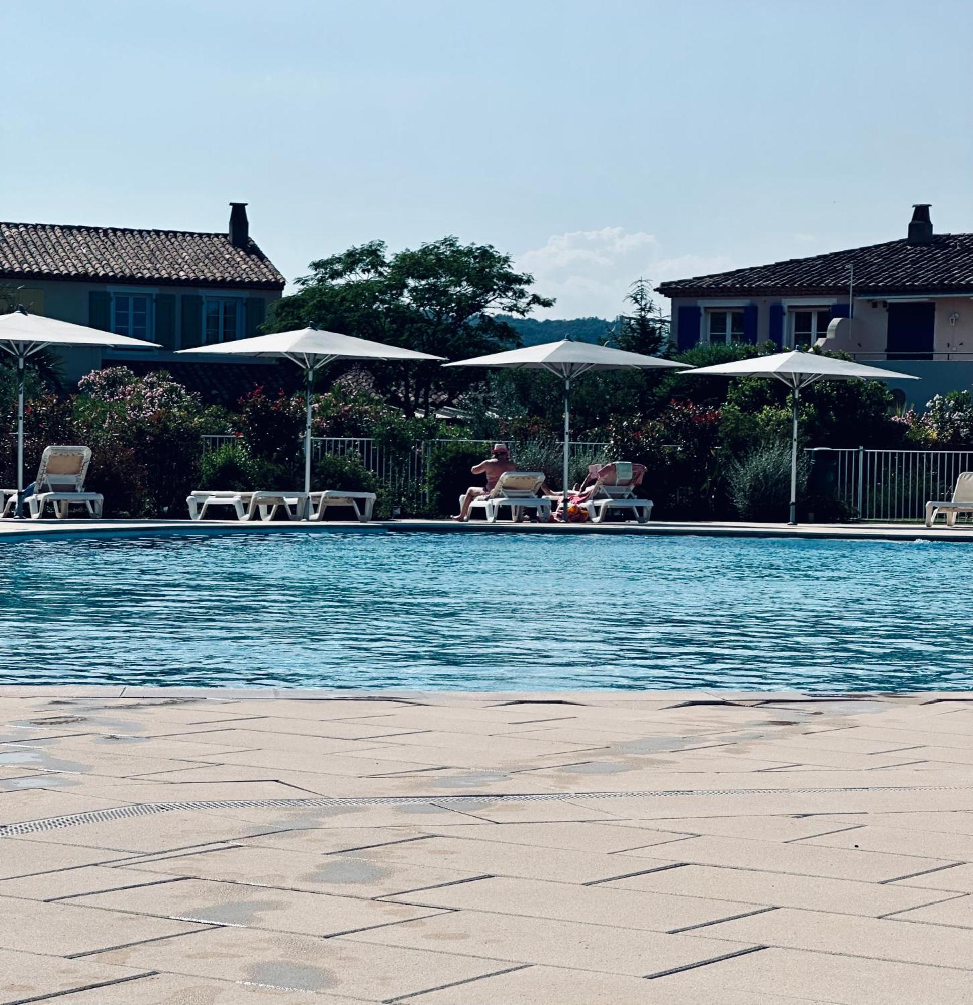 Studio Apartment - Domaine Du Golf Resort รอกเกอบรูน-ซูร์-อาร์ฌ็องส์ ภายนอก รูปภาพ